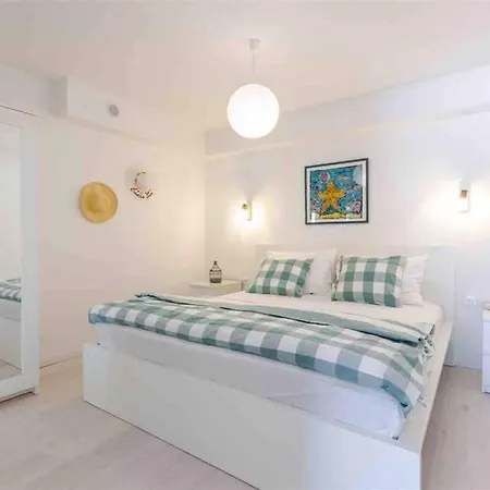 Stanic With Pool Apartment