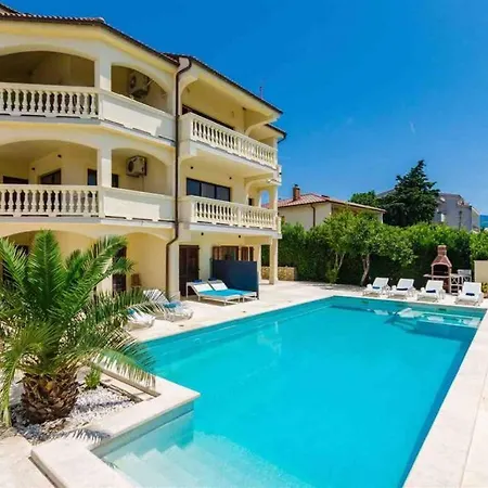Stanic With Pool Apartment