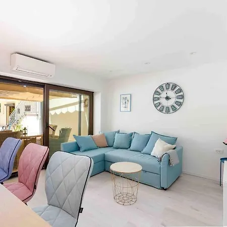 Stanic With Pool Apartment